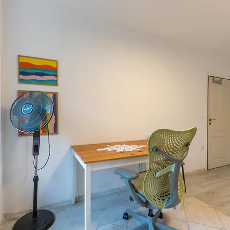2br - Workspace With Elevator فارنا