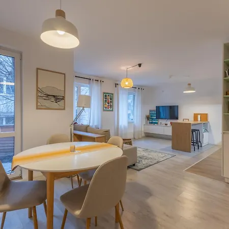 2br - Workspace With Elevator Apartmán