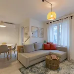 2br - Workspace With Elevator Apartament