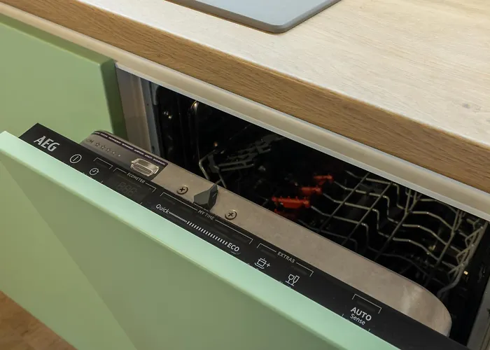 2br - Workspace With Elevator Apartament Warna