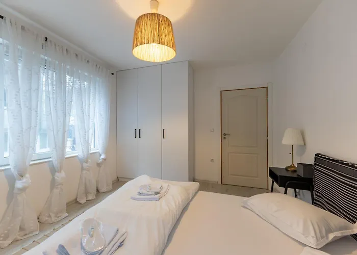 2br - Workspace With Elevator * Warna