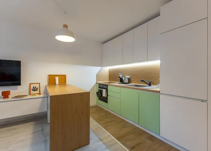 2br - Workspace With Elevator Warna