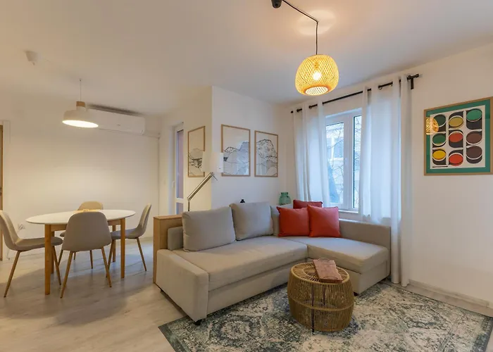 2br - Workspace With Elevator Apartament