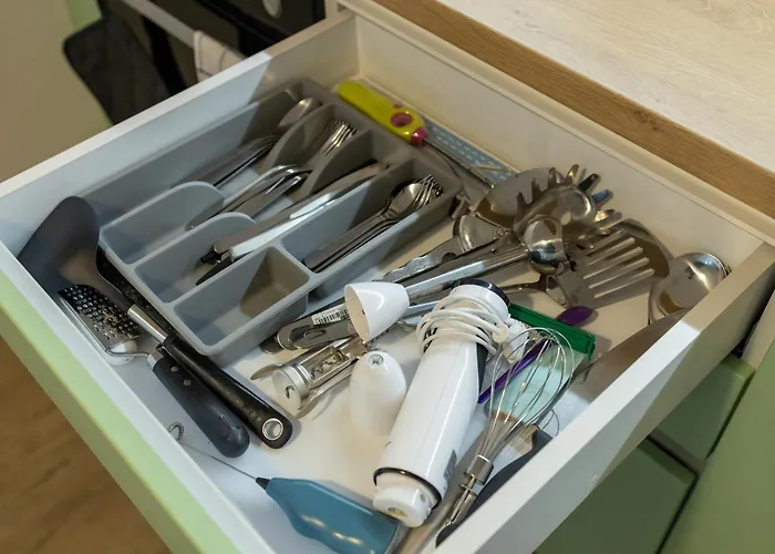 2br - Workspace With Elevator Warna